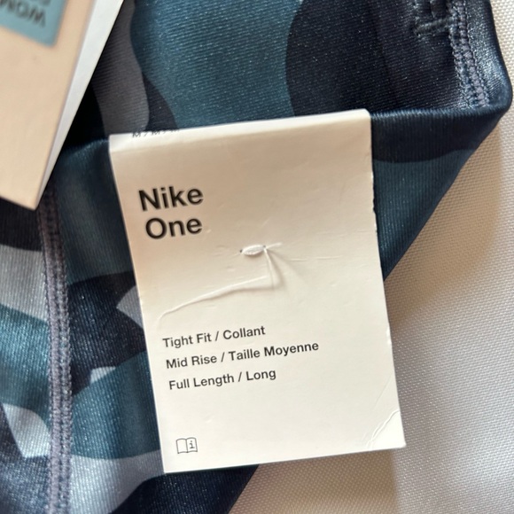 This is a Pair of Nike Camouflage Dri Fit Leggings - Picture 5 of 8